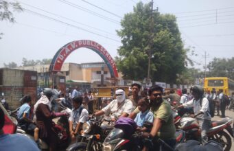 स्कूल छुट्टी के समय आदर्श नगर में जाम का संकट: पार्किंग व्यवस्था न होने से रोज बनती है खतरनाक स्थिति