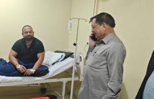 मंत्री लखन लाल देवांगन ने NKH जीवन आशा अस्पताल पहुंचकर जाना विकास झा का स्वास्थ्य की जानकारी , शीघ्र स्वास्थ्य होने की कामना।