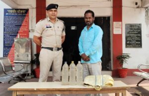 06 लीटर अवैध कच्ची महुआ शराब के साथ आरोपी को किया गिरफ्तार थाना बलौदा पुलिस की कार्यवाही