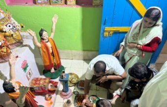 बांकीमोंगरा पालिका अध्यक्ष श्रीमती झा ने किया शांतिनगर जगन्नाथ मंदिर प्रांगण के जीर्णोद्धार हेतु भूमिपूजन।