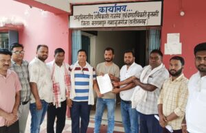 कुसमी में कृषि इनपुट डीलरों ने एसडीएम को सौंपा ज्ञापन, हड़ताल के समर्थन में सभी दुकानें रहीं बंद
