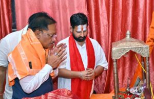 तेंदुवा धाम में श्रीराम कथा का भव्य शुभारंभ: मुख्यमंत्री श्री विष्णु देव साय ने लिया संतों का आशीर्वाद