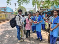 स्काउट गाइड के विद्यार्थियों ने राहगीरों को पिलाया शीतल जल और छाछ