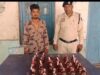 आरंग पुलिस की बड़ी कार्रवाई: अवैध शराब के साथ तस्कर गिरफ्तार, 32 पौवा देशी शराब जब्त