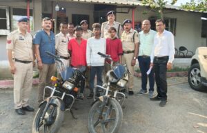 मोटरसाइकिल चोरी मामले में मणिपुर पुलिस टीम की कार्यवाही। आरोपियों के कब्जे से चोरी की गई मोटरसाइकिल जप्त।