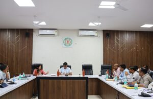 बस्तर मुन्ने और नियद नेल्लानार 2.0 पर बड़ा फोकस: कलेक्टर-सीईओ ने पटवारी और सचिवों को दिए सख्त निर्देश