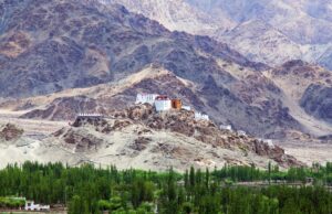 गर्मी से बचने का परफेक्ट ठिकाना: Leh-Ladakh, जहां एडवेंचर और नेचर का मिलेगा अनोखा मज़ा