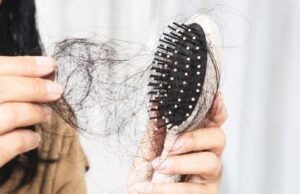 बालों का झड़ना रोकने के लिए असरदार घरेलू उपाय: नारियल तेल, करी पत्ता और मेथी का शक्तिशाली कॉम्बिनेशन