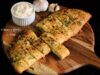 अब घर पर बनाएं रेस्टोरेंट जैसा Garlic Bread, वो भी बिना ओवन के कढ़ाई में मिलेगा परफेक्ट क्रिस्पी और चीज़ी स्वाद