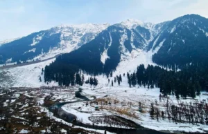 कश्मीर: धरती का स्वर्ग, बर्फीली वादियों और दिल छू लेने वाली प्राकृतिक खूबसूरती का अद्भुत नजारा