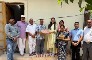 एसडीएम आरंग ने किया 91 वर्ष पुरानी दुर्लभ रामचरितमानस पोथी और हस्तलिखित उपन्यास का अवलोकन