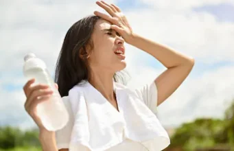 भीषण गर्मी में डिहाइड्रेशन से बचें: जानें शरीर को दिनभर हाइड्रेट रखने के बेहतरीन और असरदार उपाय