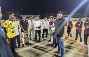 बीजापुर प्रीमियर लीग के फाइनल में कलेक्टर का दमदार अंदाज़