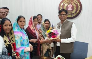 वित्तमंत्री से जनपद सदस्य हेमा बसंत ने अपने जनपद क्षेत्र के लिए सड़क जीर्णोद्धार और नए सड़क की मांग की …