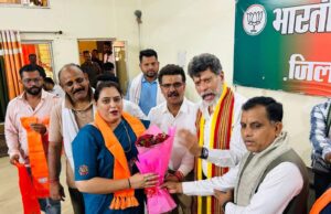 पूर्व कांग्रेस महिला जिला अध्यक्ष कमल झज्ज समेत 14 कांग्रेसियों ने थामा भाजपा का दामन