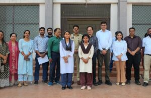 कलेक्टर ने मेधावी विद्यार्थियों का किया सम्मान, प्रयास विद्यालय के परिणामों की सराहना