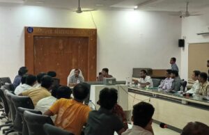व्यापारियों की समस्याओं पर प्रशासन गंभीर: बीजापुर में अनुविभागीय अधिकारी ने ली अहम बैठक