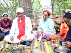 निर्माण स्थल पर मुख्यमंत्री का श्रमदान: श्रमिक बहनों के साथ की ईंट जोड़ाई