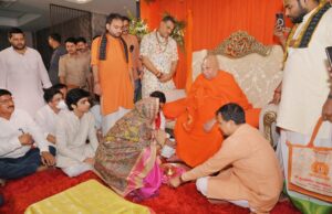 स्वामी श्रीरामभद्राचार्य के आगमन से भक्तिमय हुआ रामा वर्ल्ड, चरण-पादुका पूजन में उमड़ी आस्था