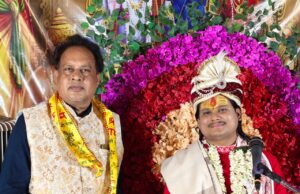 दिव्य दरबार की रामकथा में पहुंचे विधायक रामकुमार यादव एवं अधिवक्ता चितरंजय पटेल…