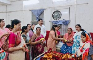 मातृ दिवस पर सेवा का संकल्प: जिला अस्पताल में भाजपा महिला मोर्चा ने बांटे फल, मरीजों के चेहरों पर आई मुस्कान
