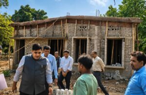 कलेक्टर कुणाल दुदावत ने पसरखेत में आंगनबाड़ी भवन निर्माण कार्य का किया निरीक्षण