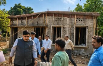 कलेक्टर कुणाल दुदावत ने पसरखेत में आंगनबाड़ी भवन निर्माण कार्य का किया निरीक्षण