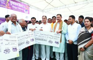 लोगों की समस्याओं का गंभीरतापूर्वक विचार कर त्वरित निराकरण करें – प्रभारी मंत्री श्री जायसवाल