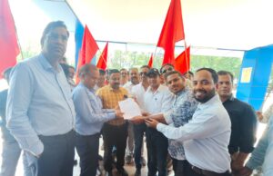 कुसमुंडा क्षेत्र के संयुक्त श्रमिक संगठन ने ‘राष्ट्रीय मांग दिवस’ पर प्रधानमंत्री के नाम सौंपा ज्ञापन