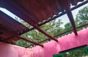 भीषण आंधी-तूफान से उदयपुर ब्लॉक में भारी तबाही, कई घरों के छप्पर उड़े, 15 मवेशियों की मौत