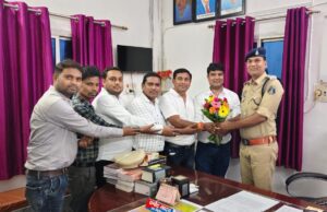 नव पदस्थ थाना प्रभारी प्रमोद यादव का छग कर्मचारी अधिकारी फेडरेशन ने किया अभिनंदन….