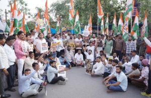 युवा कांग्रेस ने NEET पेपर लीक मामले में किया जोरदार प्रदर्शन दोषियों पर कार्रवाई और केंद्रीय शिक्षा मंत्री के इस्तीफे की मांग