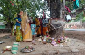 वट सावित्री व्रत पर उमड़ी आस्था, सुहागिन महिलाओं ने मांगा अखंड सौभाग्य