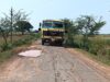 रेत माफियाओं और लोहा चोरों के वाहनों ने निकाला सड़क का कचूमर