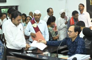 कलेक्टर ने जनदर्शन में सुनी लोगों की समस्याएं, अधिकारियों को दिए आवश्यक कार्यवाही के निर्देश