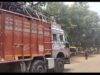 सड़क पर झूलती मौत, लोक निर्माण और विद्युत विभाग बने हुए हैं बेपरवाह