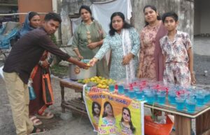 पुरुषोत्तम मास में सेवा का अनूठा उदाहरण : मारवाड़ी युवा मंच जागृति शाखा द्वारा 15 दिवसीय जूस एवं फल वितरण