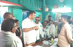 विधायक संदीप साहू ने पलारी खाद सोसाइटी का किया औचक निरीक्षण किसानों को समय पर खाद-बीज उपलब्ध कराने के दिए कड़े निर्देश