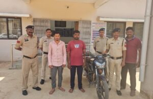 चितरंजन हत्याकांड: कोमाखान पुलिस के शिकंजे में दो नामजद आरोपी, वारदात में इस्तेमाल बाइक जब्त; तीसरा आरोपी अब भी फरार