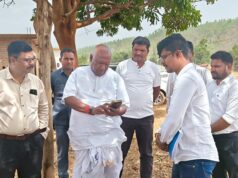 सांसद चिंतामणि महाराज पहुंचे खैराडीह, दो वर्षों से सड़क निर्माण प्रारंभ नहीं होने पर अधिकारियों को लगाई फटकार