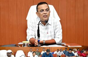 कलेक्टर श्री जन्मेजय महोबे ने ली खाद-बीज वितरण के संबंध में बैठक किसानों को खाद-बीज के लिए ना हो किसी भी प्रकार की परेशानी – कलेक्टर