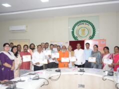 जिला कलेक्टर ने किया पांडुलिपि सर्वेक्षण कार्य कर रहे टीम को सम्मानित, कहा भारतीय संस्कृति व ज्ञान परंपरा का संरक्षण हम सबकी जिम्मेदारी