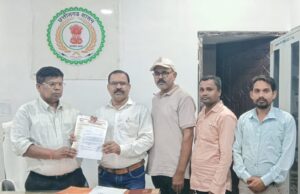 शिक्षकों और कर्मचारियों के तबादले पर लगी रोक हटाने की मांग