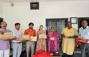 धार्मिक नगरी आरंग में मिलीं 150 वर्ष पुरानी दुर्लभ हस्तलिखित पांडुलिपियां अधिकारियों ने भरी दोपहरी में पहुंचकर किया अवलोकन