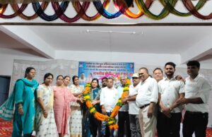 सारंगढ़ नगर पालिका अध्यक्ष सोनी अजय बंजारे का आतिशबाजी के साथ भव्य अभिनंदन