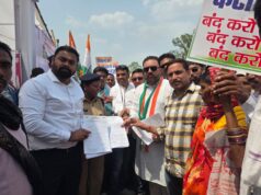 सुशाशन शिविर के सामने ढ़ोल नगाड़ा बजा कर विरोध प्रदर्शन: बिना मांगे शराब दुकान खोला जा रहा और मांगने के बाद भी कॉलेज नहीं खुल रहा शुक्ला