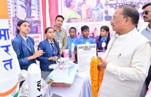 कोंडागांव के बड़ेकनेरा गांव के सुशासन तिहार के समाधान शिविर में विद्यार्थियों ने मुख्यमंत्री से मुलाकात कर अपने हरिकोटा शैक्षणिक भ्रमण के अनुभव साझा किए।