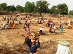 मनरेगा से संवर रहे गांव, रोजगार के साथ मजबूत हो रही जल संरक्षण संचय 47 हजार से अधिक ग्रामीणों को प्रतिदिन मिल रहा रोजगार, जल संरक्षण कार्यों से बदल रही गांवों की तस्वीर