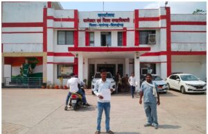 निजी भूमि पर ट्रांसफार्मर स्थापित होने की शिकायत, ग्रामीणों ने कलेक्टर से लगाई गुहार