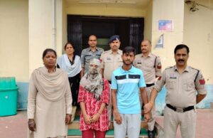 हत्या के मामले में प्रेमी-प्रेमिका गिरफ्तार। मृतिका से बाधा उत्पन्न होने के कारण दोनों आरोपीगण ने घटना को दिया अंजाम।